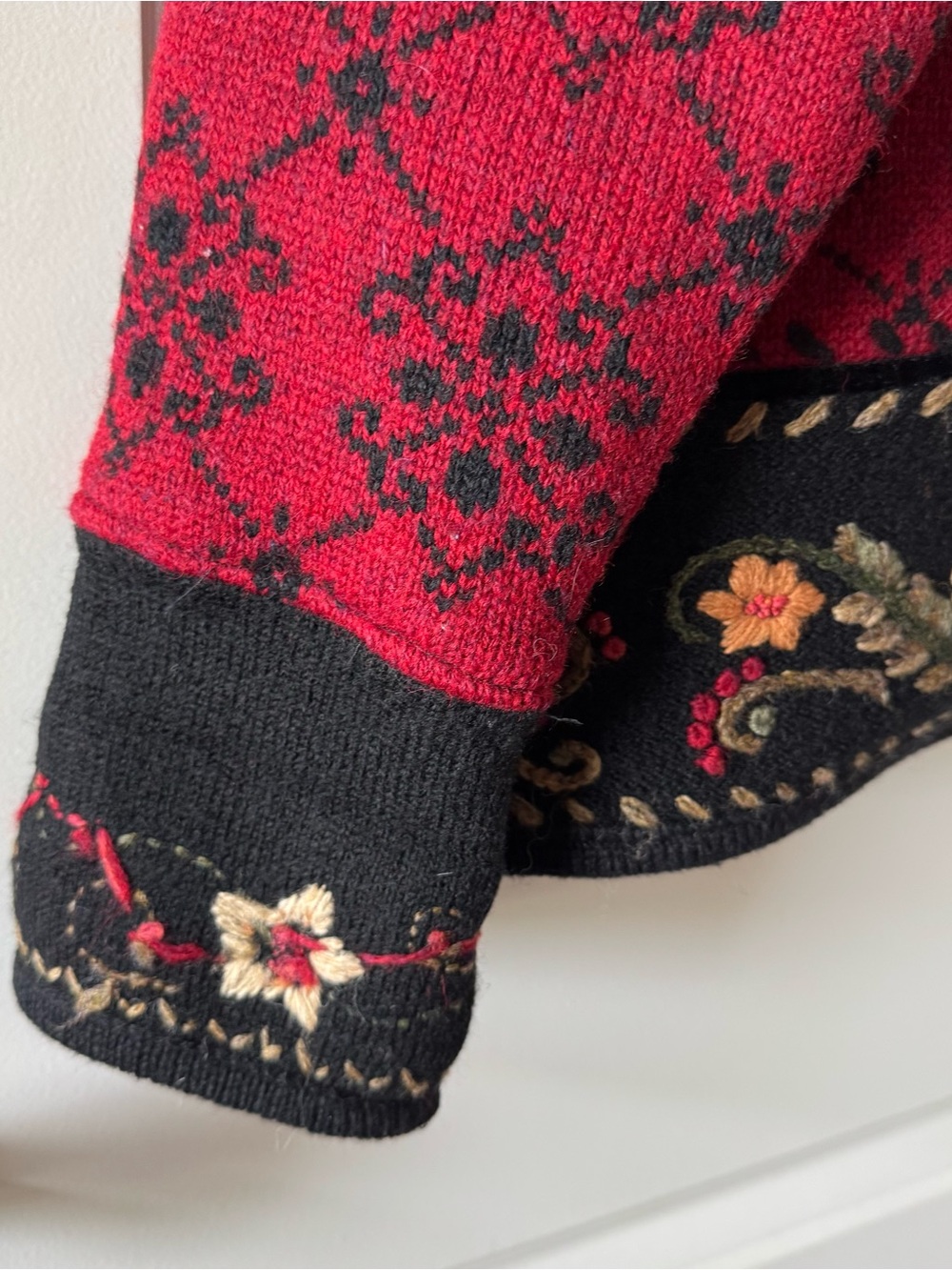Icelandic Design wool cardigan - Picture 4 of 15